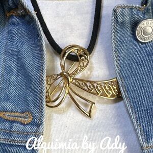 GOLD BOW BROOCH PENDANT NECKLACE